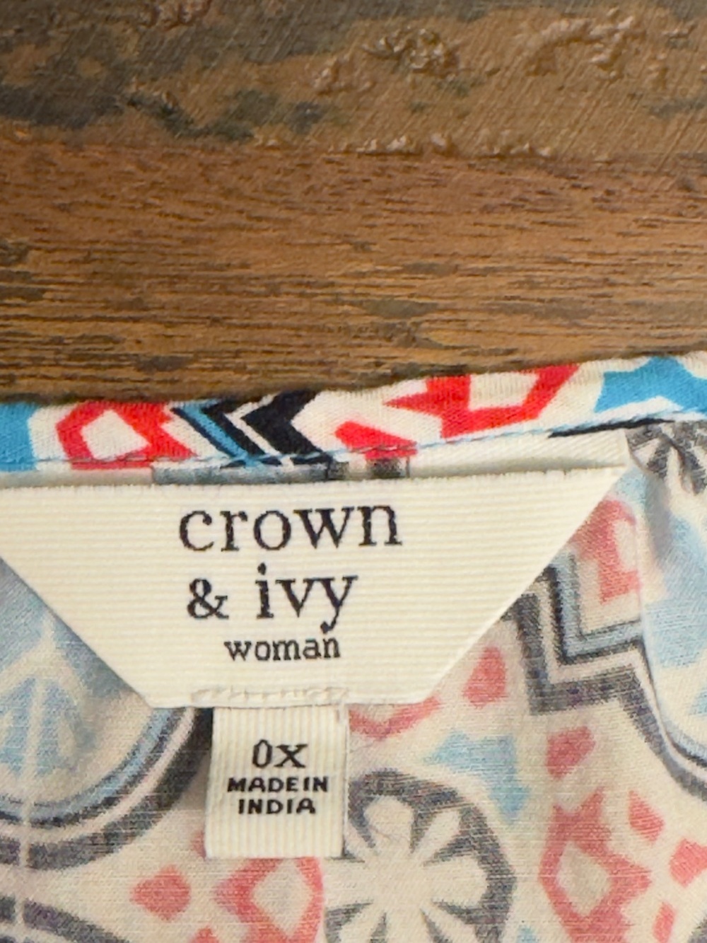 Crown & Ivy Women's Peasant Top in Blue & Red 0X - Picture 5 of 6